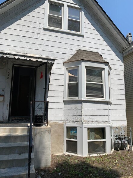 House Front Entrance door - 3278 W Wabansia Ave