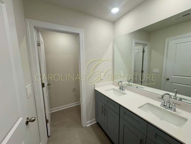 Building Photo - Beautiful New Construction Townhome in Union County