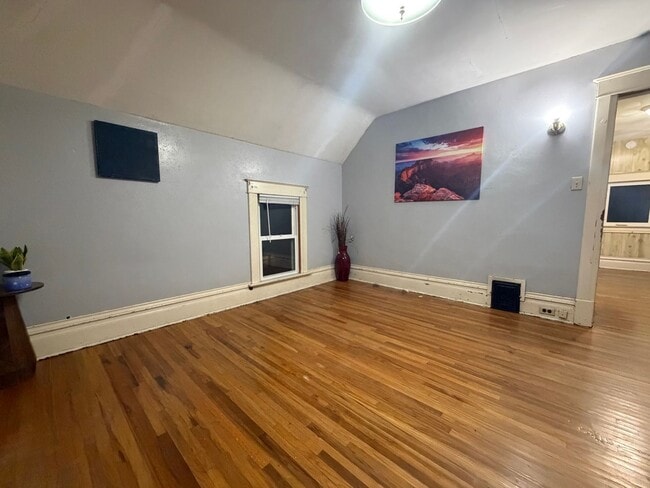 Building Photo - 2 bed, 1 bath home for rent in West Waterloo