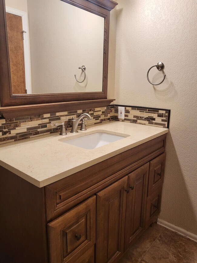 Building Photo - 641 A Gold Dust Dr