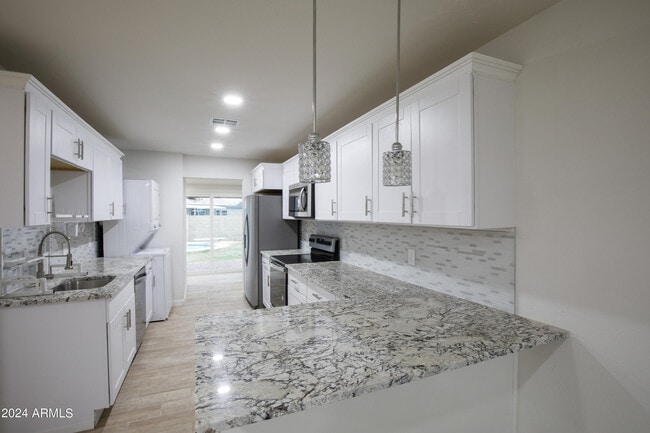 Building Photo - 5929 W Nancy Rd