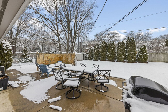 Building Photo - 1620 Lucylle Ave