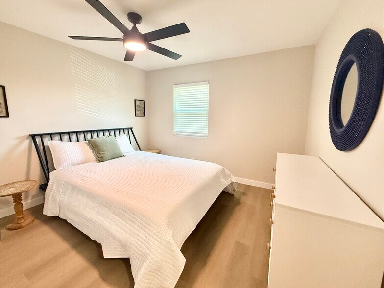 Building Photo - 201 S Mitchell St