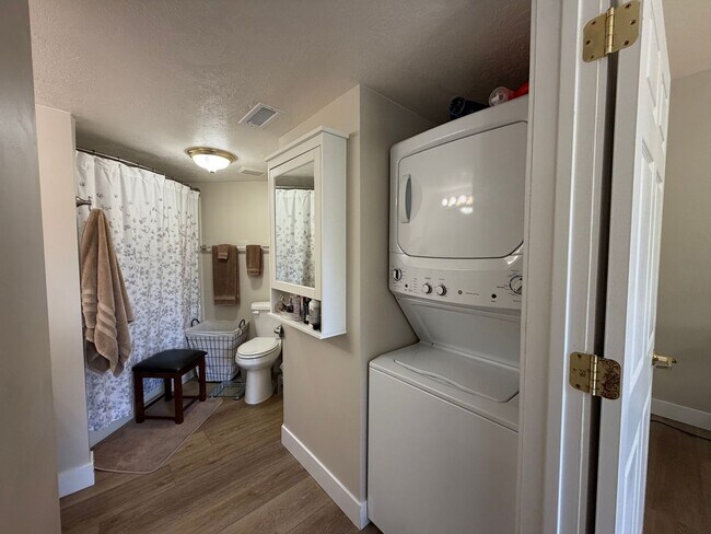 Building Photo - Charming 55+ Condo with Indoor Pool & Mountain Views in American Fork