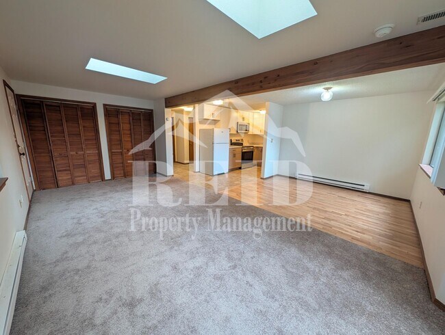 Building Photo - Illahee6056