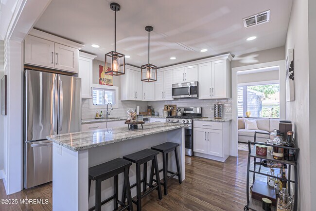 Building Photo - 472 Pinecroft Dr