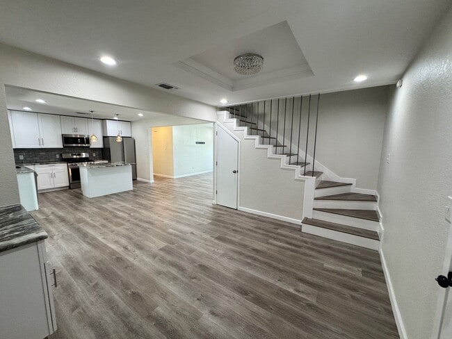 Building Photo - Ready For Move In - Nicely Renovated Large...