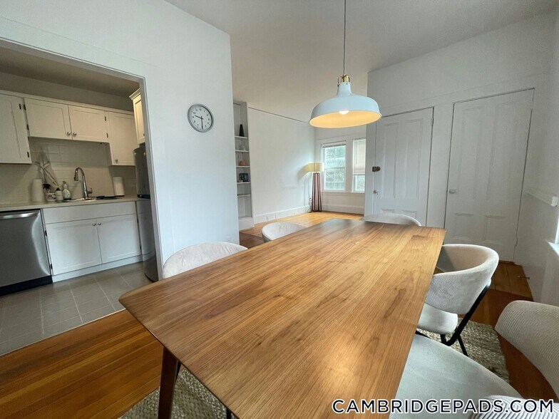 Building Photo - 32 Healey St