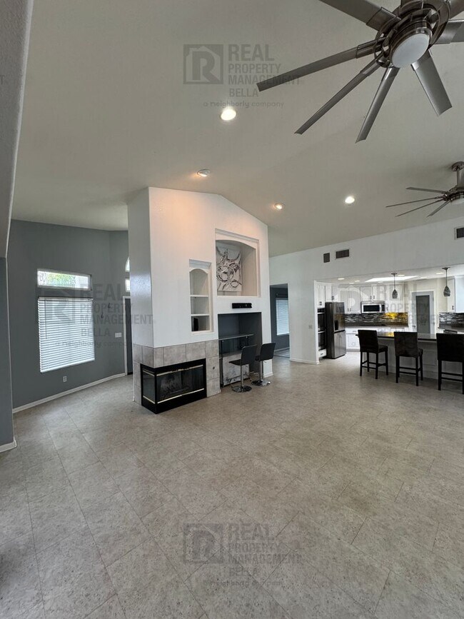 Building Photo - $750 MOVE-IN SPECIAL DISCOUNT AVAILABLE! Luxury Living Awaits: Stunning 4-Bedroom Cul-de-Sac Retr...