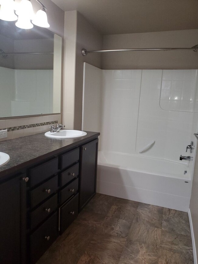 Building Photo - Charming and conveniently located in Nampa 3 bedroom, 2 bath home