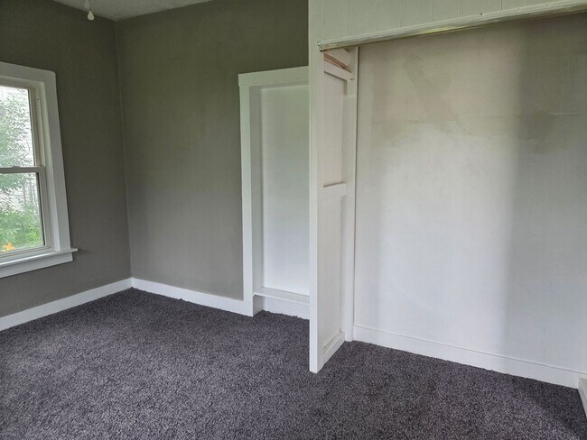 Building Photo - 2 BR/1 BA home