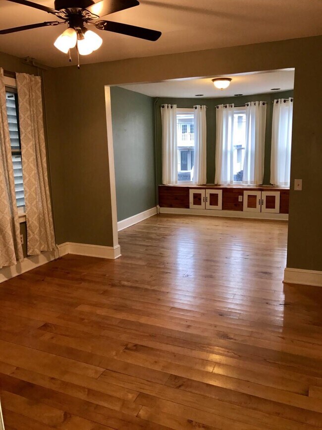 Building Photo - 10 Parkview Ct