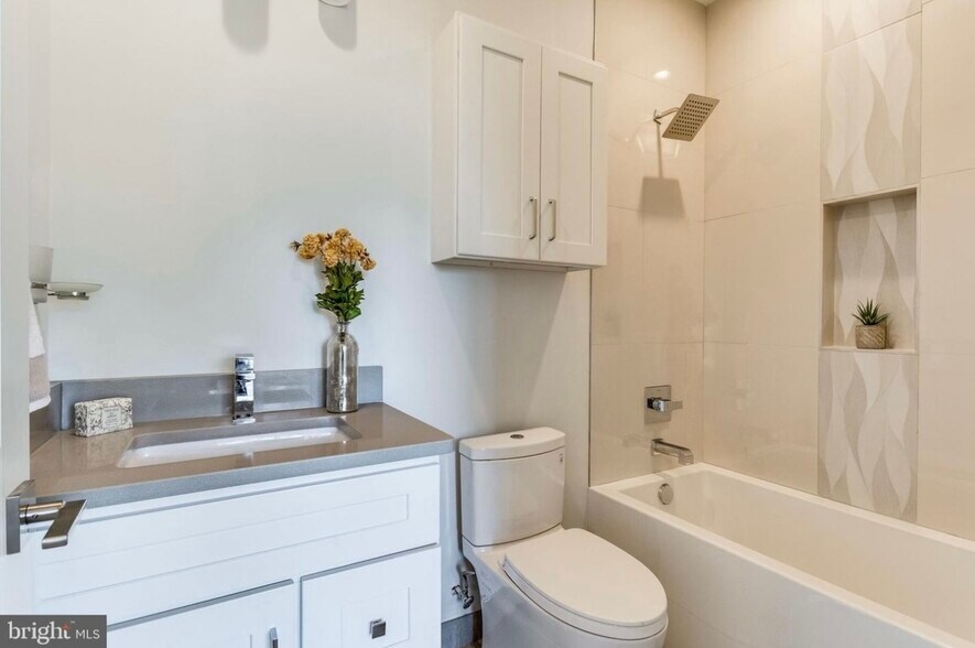 Full bath #1 - 631 Florida Ave NE