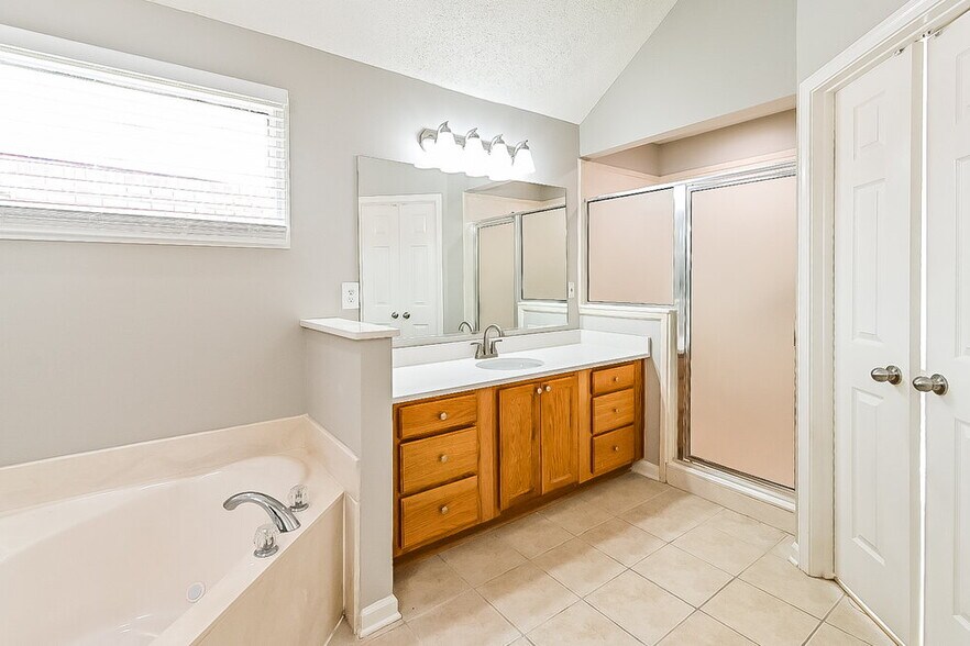 Building Photo - 6480 Cheyenne Dr