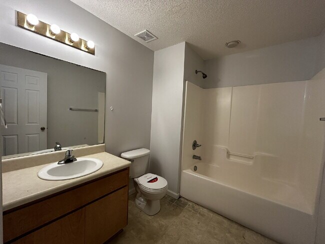 Building Photo - Apartment for Rent