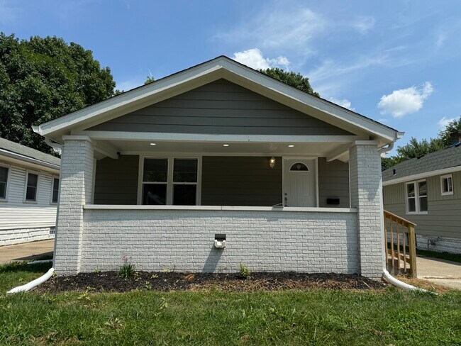 Building Photo - 951 N Bradley Ave