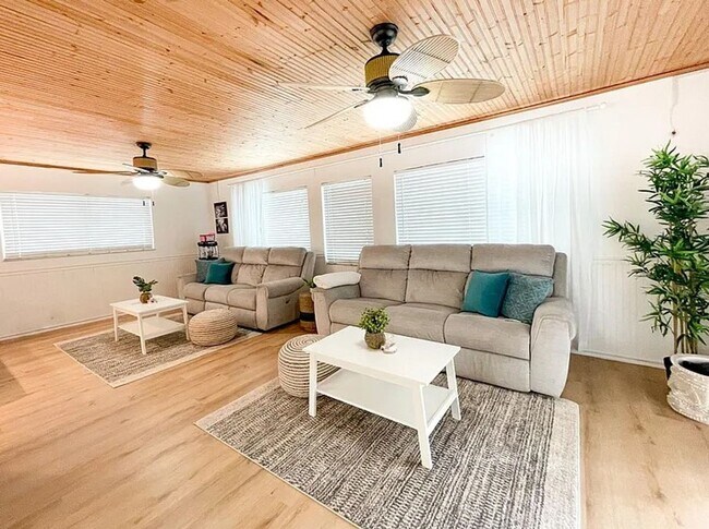 Building Photo - Stylish Heated Pool House  Near the Beach