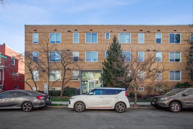 Building Photo - 420 16th St SE