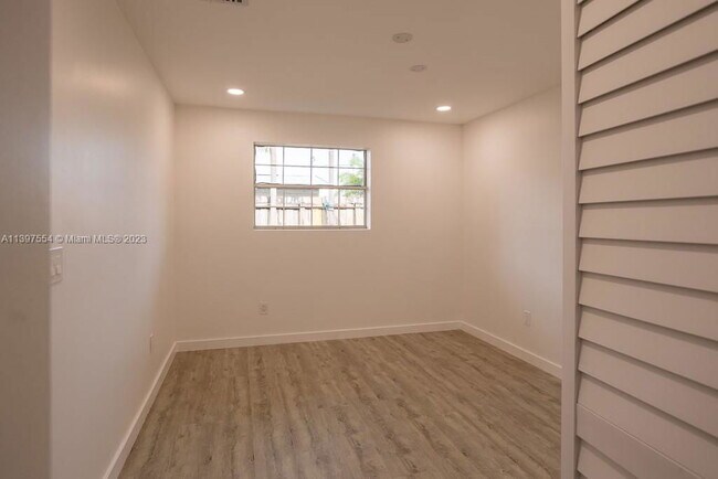 Building Photo - Hope Street, Hollywood, FL 33024 - 4 BR 2 ...