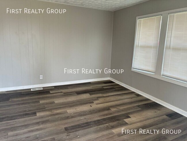 Building Photo - 1671 Gummer Ave