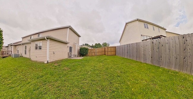 Building Photo - 3D Tour Available - Gorgeous West Side Town Home with 2 Car Garage + Vaulted ceilings! Available ...