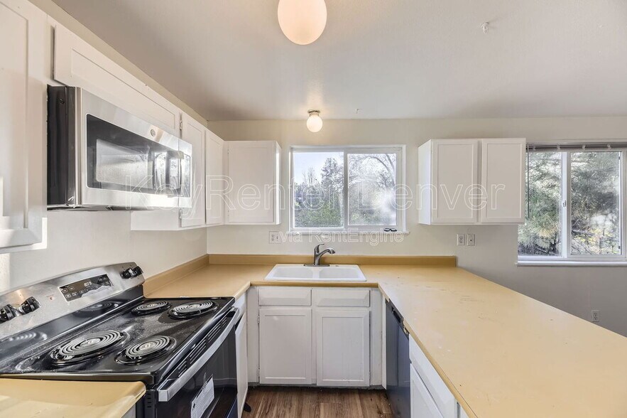 Building Photo - 3208 S Olathe Way