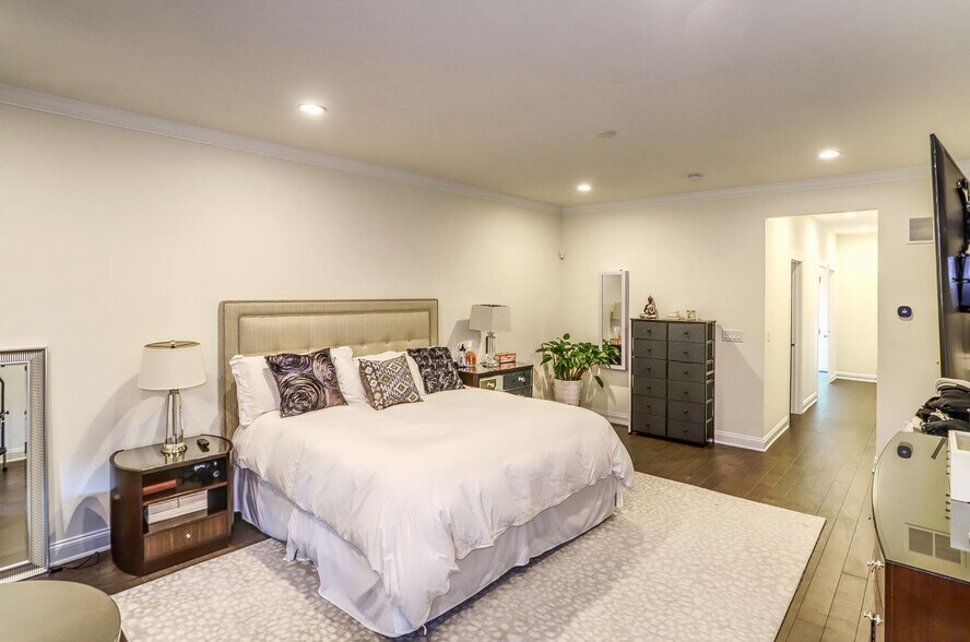 Building Photo - 22 Silent Nest Way