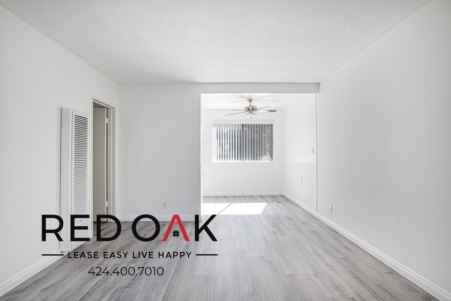 Building Photo - 12737 Moorpark St