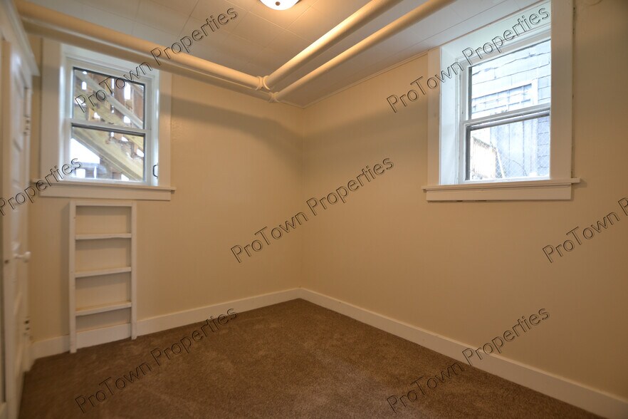 Building Photo - 213 N Hickory St