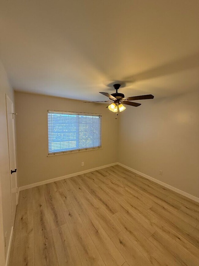 Building Photo - Beautiful 4 Bedroom, 2 Bathroom, Sylmar Home! Ready for Move-In!