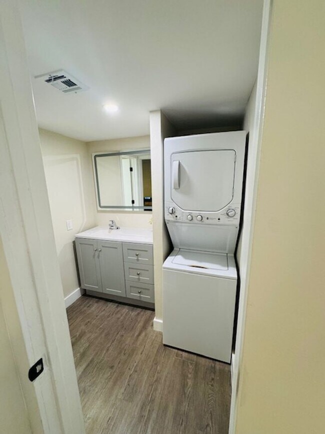 Building Photo - Sunnyslope Apartments