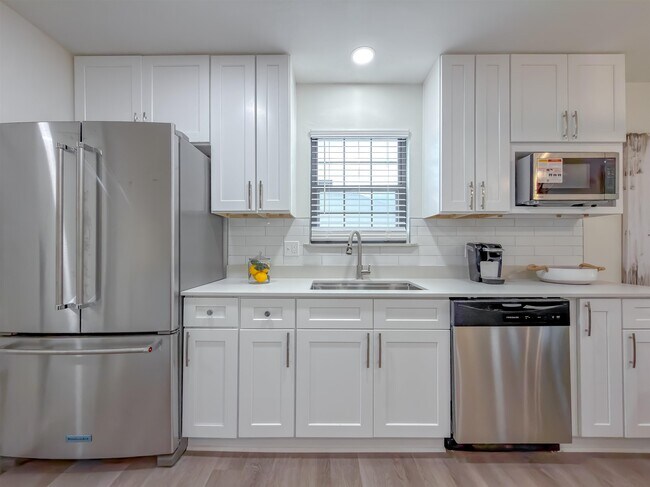 Building Photo - 2059 Little River Ln