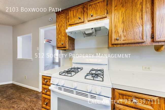 Building Photo - 2103 Boxwood Path