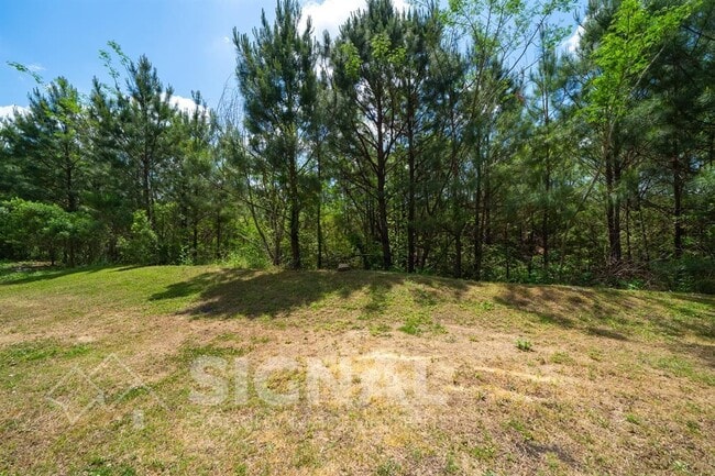 Building Photo - 215 Creek Run Way