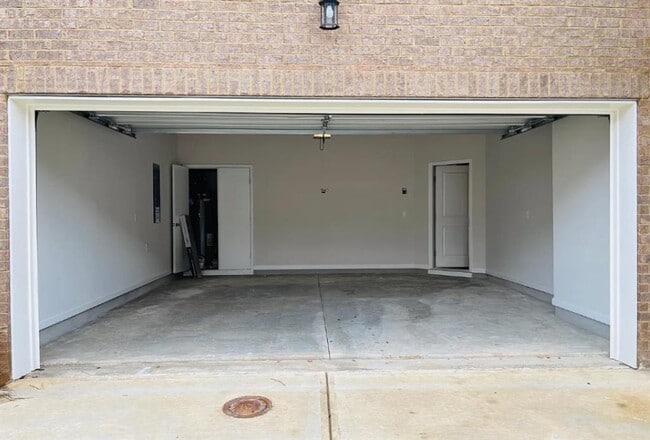 Building Photo - 3745 Davis Cir