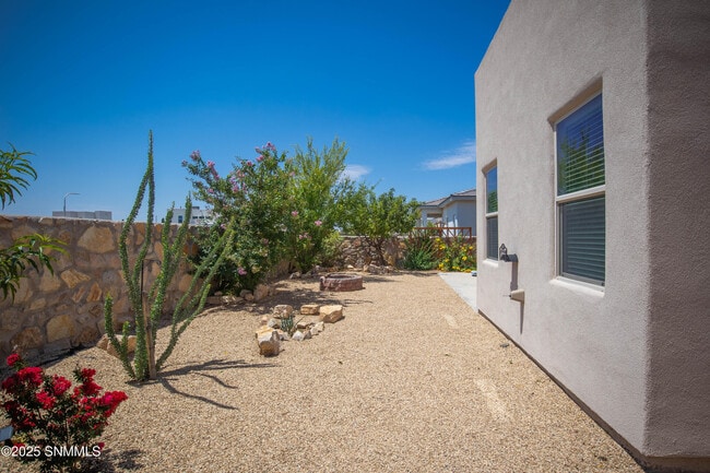 Building Photo - 3718 Golden Echo Lp