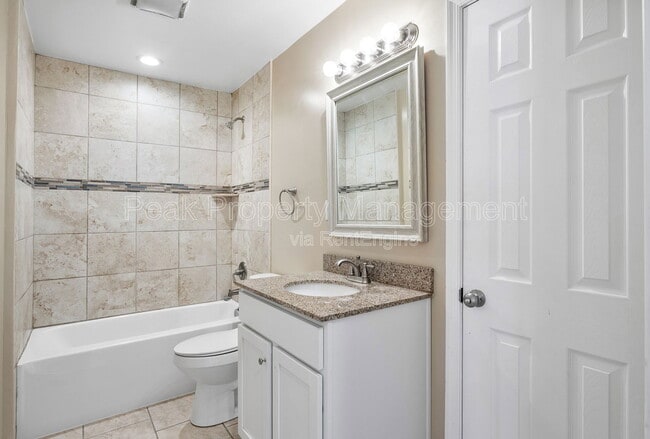 Building Photo - 819 Kinney St