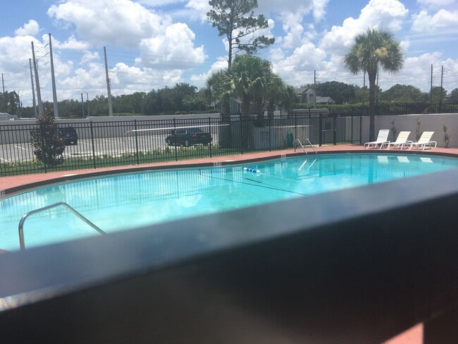 Building Photo - Central Orlando ground floor condo in gate...