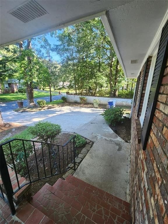 Building Photo - 302 Kelso Dr SW