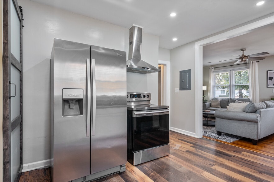 Building Photo - 400 Arbor St