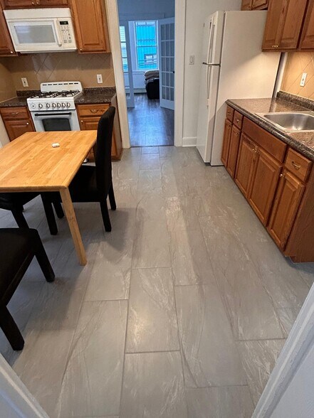 Building Photo - 11110 14th Ave