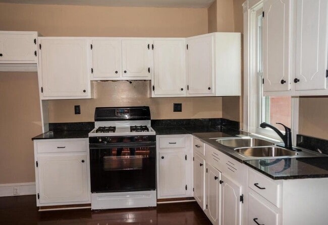 Building Photo - 512 E Fulton St