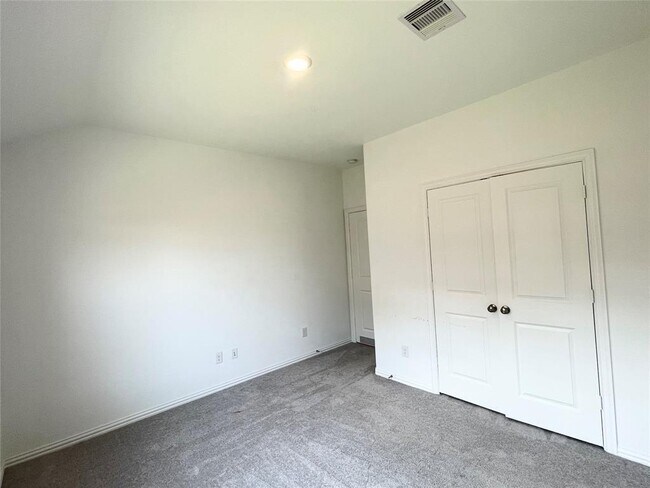 Building Photo - 2243 Rustboro Dr