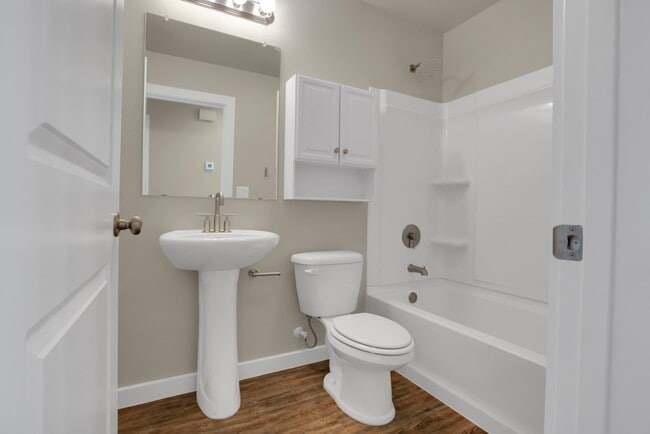 Building Photo - 402 E 30th St