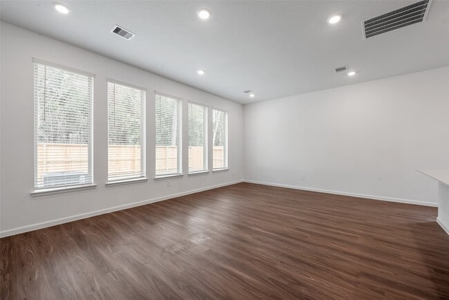 Building Photo - 653 Royal Arch Dr