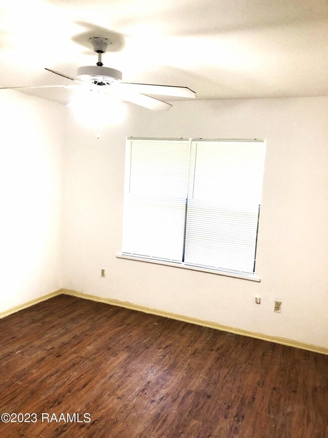 Building Photo - 413 Knollwood Cir