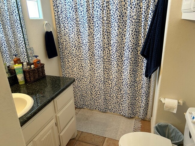 Building Photo - 415 Sun Dial Cir