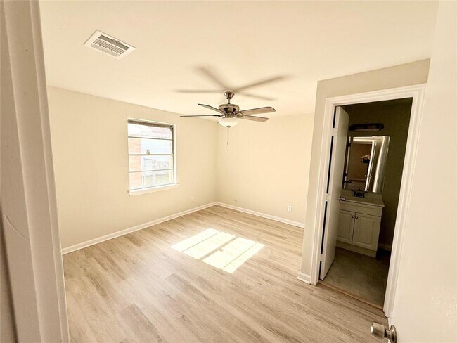 Building Photo - 14106 White Heather Dr