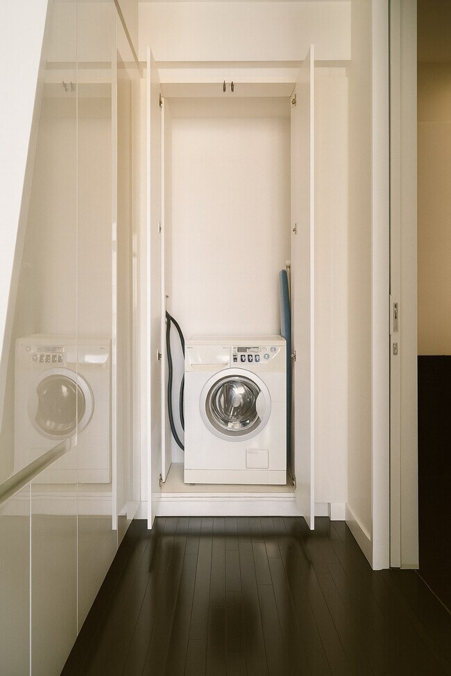 Building Photo - 130 Liberty St