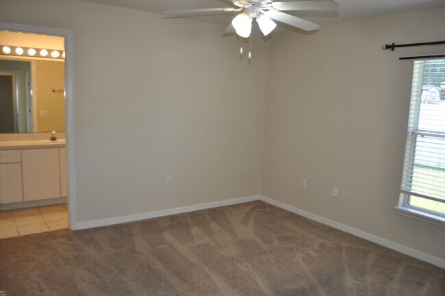 Building Photo - 16 Russman Ln